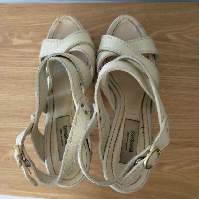 ESPERANZA(エスペランサ)のESPERANZA エスペランサ スタッズ ホワイト 白 ウッドヒール サンダル レディースの靴/シューズ(サンダル)の商品写真