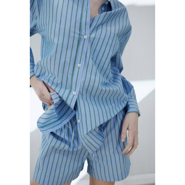 ZARA - 【完売商品】ZARA ストライプ柄オーバーサイズシャツ ストライプシャツ 空色の通販 by tam's shop|ザラならラクマ