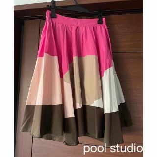 プールスタジオ(pool studio)のpool studio フレアスカート  ピンク　デート　オフィス服　OL(ひざ丈スカート)