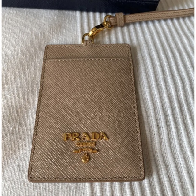 PRADA(プラダ)のPRADA ストラップ付カードホルダー♡ レディースのファッション小物(パスケース/IDカードホルダー)の商品写真