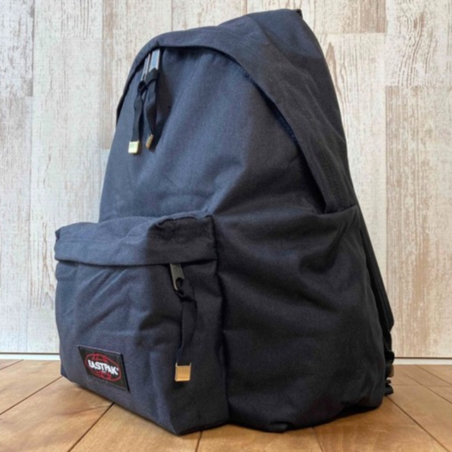 EASTPAK(イーストパック)の未使用 イーストパック(EASTPAK)定番パデットパッカー　ブラック メンズのバッグ(バッグパック/リュック)の商品写真