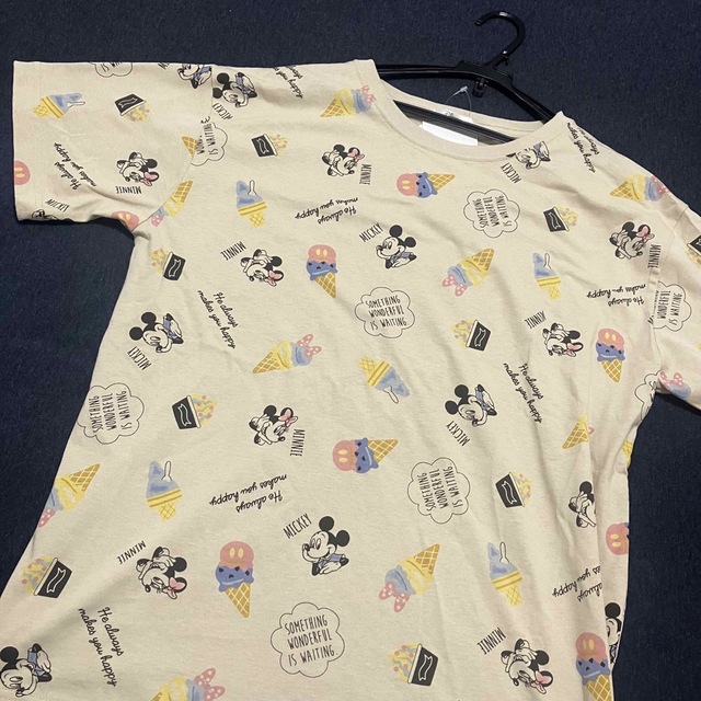 Disney(ディズニー)の【新品】 ディズニー　ミッキー　ミニー　ミキミニ　半袖　tシャツ  L 総柄 レディースのトップス(Tシャツ(半袖/袖なし))の商品写真