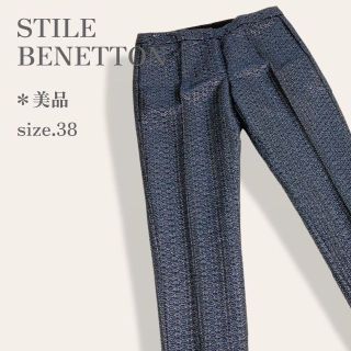 ベネトン(BENETTON)の【美品◎】　スティーレ ベネトン　高級　総柄テーパードパンツ　センタープレス(カジュアルパンツ)