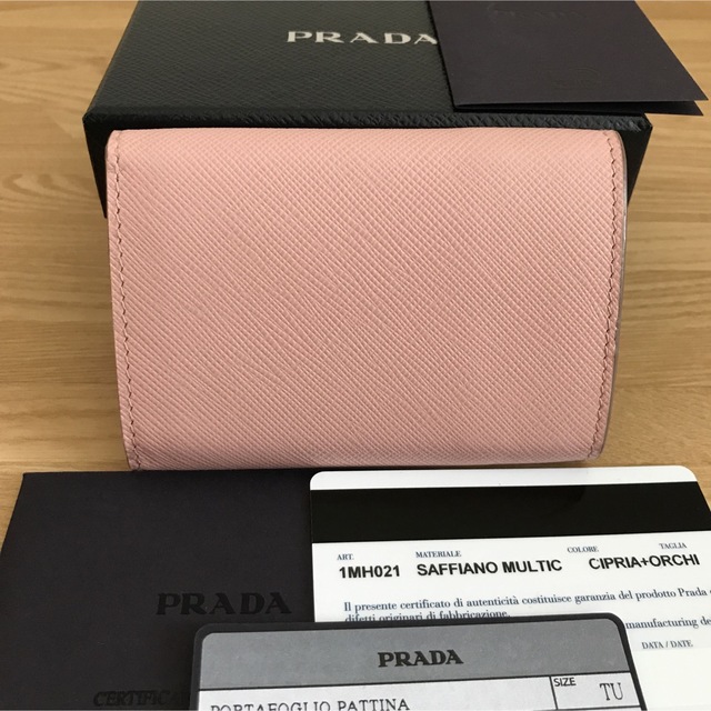 ✨極美品✨️プラダ PRADA 三つ折財布 サフィアーノ  水色 希少色 人気