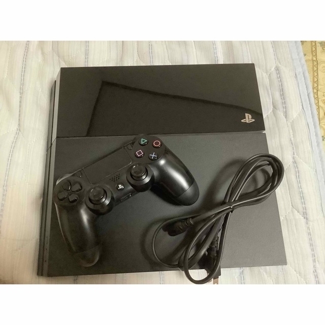 PlayStation4(プレイステーション4)のps4 PlayStation4 黒 500GB 本体＋コントローラー エンタメ/ホビーのゲームソフト/ゲーム機本体(家庭用ゲーム機本体)の商品写真