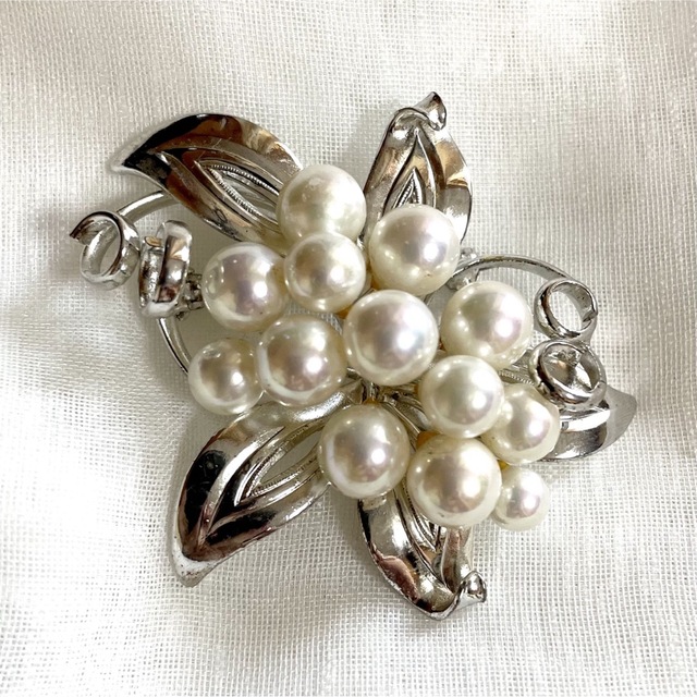 セール特集 ヴィンテージ シルバー製 ブローチ アコヤ本真珠 8粒装飾
