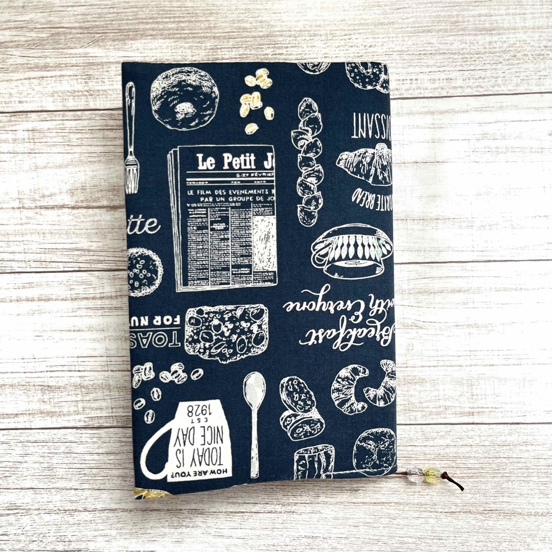 ブランド品専門の 【カフェ】ブックカバーNV 新書&コミック 再販予定