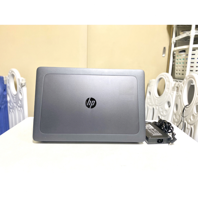 HP zbook 17G3 Xeon 1535 v5 16/512 m4000m 1