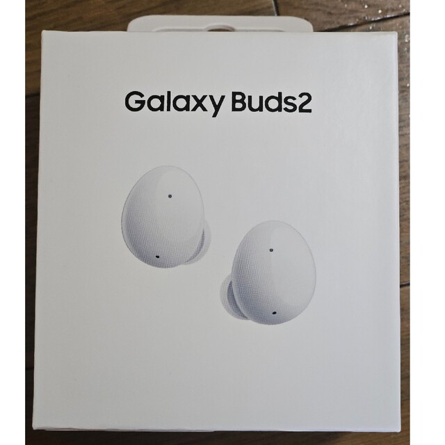 Galaxy(ギャラクシー)の【新品未開封】SAMSUNG  ホワイト  GALAXY  buds2 スマホ/家電/カメラのオーディオ機器(ヘッドフォン/イヤフォン)の商品写真
