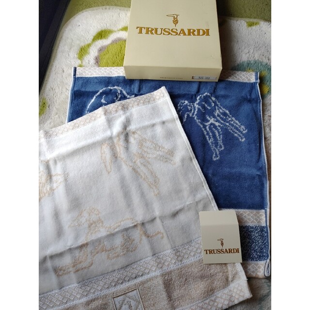 Trussardi(トラサルディ)のTRUSSARDI☆箱入りギフト♪ウオッシュタオル2枚セット インテリア/住まい/日用品の日用品/生活雑貨/旅行(タオル/バス用品)の商品写真