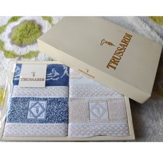 トラサルディ(Trussardi)のTRUSSARDI☆箱入りギフト♪ウオッシュタオル2枚セット(タオル/バス用品)