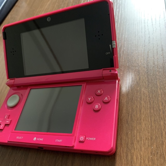 任天堂(ニンテンドウ)の任天堂3DSグロスピンク美品 エンタメ/ホビーのゲームソフト/ゲーム機本体(携帯用ゲーム機本体)の商品写真