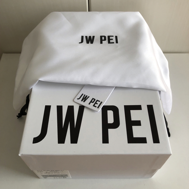 JW PEI MAZE バッグ・ショルダーバッグ斜め掛けバッグ・ヴィーガンレザー レディースのバッグ(ショルダーバッグ)の商品写真