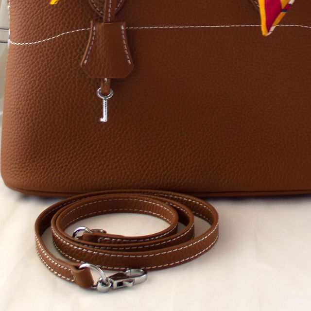 牛本革　2way ハンドバッグ　リボンスカーフ　付き　キャメル レディースのバッグ(ショルダーバッグ)の商品写真