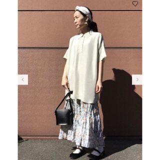 ユニクロ(UNIQLO)のシャイニーレーヨンポロチュニック（半袖）ライトグリーン(シャツ/ブラウス(半袖/袖なし))