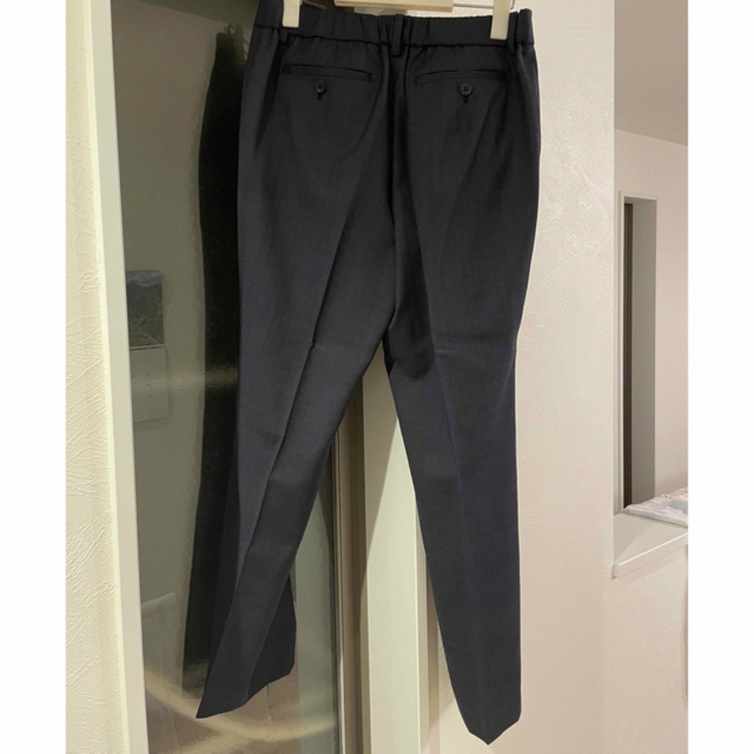 THE SUIT COMPANY(スーツカンパニー)のREDA社生地　ネイビーチェックパンツスーツ レディースのフォーマル/ドレス(スーツ)の商品写真