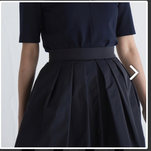 新品タグ付 SHE Tokyo Anna ネイビー36 新品タグ付 SHE Tokyo Anna ネイビー36