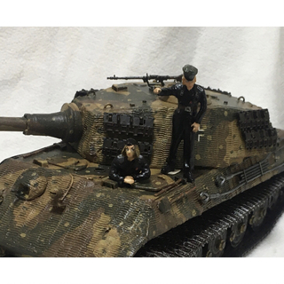 1/35 WW2 ドイツ女性戦車兵　フィギュア2体セット完成品①(模型/プラモデル)