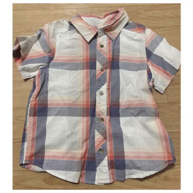 Old Navy(オールドネイビー)の新品 OLD NAVY 半袖シャツ チェックシャツ 110 キッズ/ベビー/マタニティのキッズ服男の子用(90cm~)(Tシャツ/カットソー)の商品写真