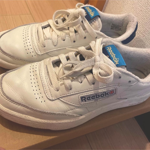 Reebok(リーボック)の箱なしReebok Classic 青✖️白 レディースの靴/シューズ(スニーカー)の商品写真