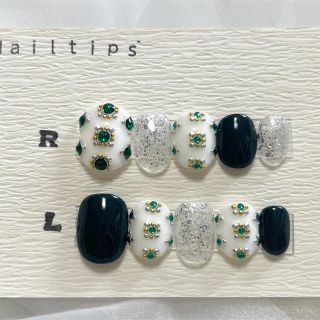 【現品】ネイルチップ　ニュアンス　ビジュー　グリーン　パーティ　式　ラメ(つけ爪/ネイルチップ)