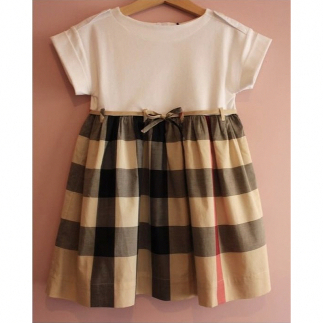 BURBERRY(バーバリー)の未使用 burberry バーバリー ワンピース キッズワンピース 4Y キッズ/ベビー/マタニティのキッズ服女の子用(90cm~)(ワンピース)の商品写真