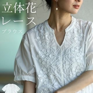 カワイイ(cawaii)のcawaii 白い小花咲くスキッパーネックのコットンブラウストップス(シャツ/ブラウス(半袖/袖なし))