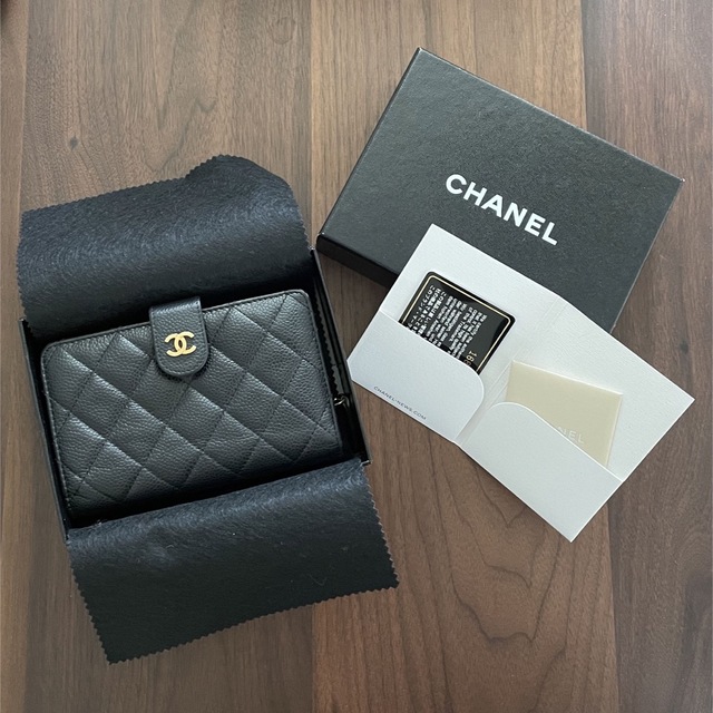 CHANEL キャビアスキン　二つ折り財布