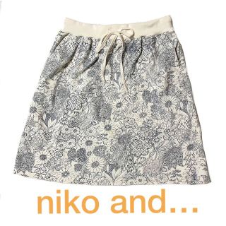 ニコアンド(niko and...)のniko and 花柄ジャージースカート(ひざ丈スカート)