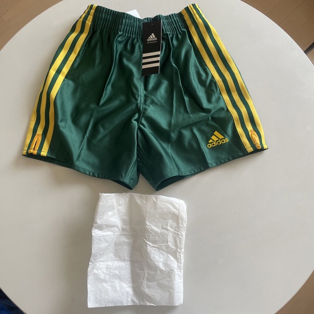 adidas(アディダス)のadidas 短パン　新品未使用　140 キッズ/ベビー/マタニティのキッズ服男の子用(90cm~)(パンツ/スパッツ)の商品写真