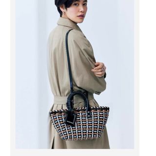 バレンシアガ(Balenciaga)のBARENCIAGA BISTRO XSストラップ付きバスケット　未使(かごバッグ/ストローバッグ)