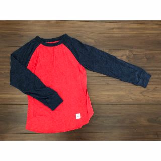 ギャップキッズ(GAP Kids)の★GAP KIDS★美品★長袖　薄手　ロンT レッド&ネイビー　S★(Tシャツ/カットソー)