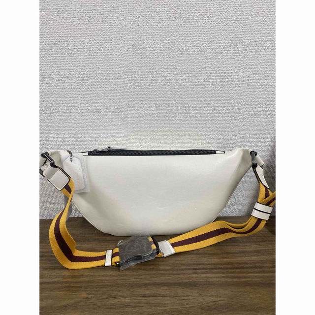 新品未使用 COACH ボディバッグ-
