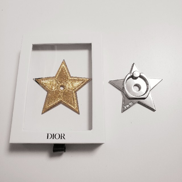 Dior(ディオール)のDior スマホリング・ピンバッジ スマホ/家電/カメラのスマホアクセサリー(その他)の商品写真