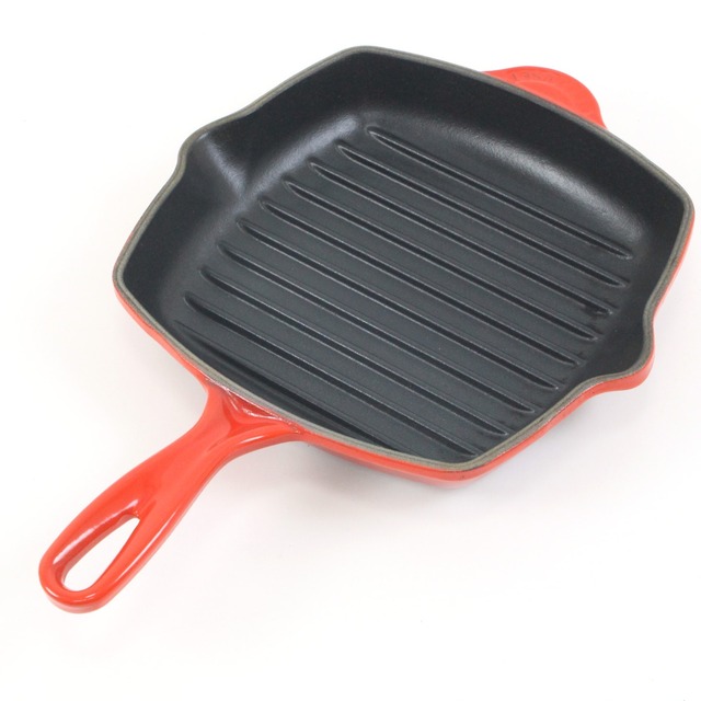 LE CREUSET(ルクルーゼ)の$$LE CREUSET ルクルーゼ スクエア スキレットグリル 20cm 1L チェリーレッド 美品 インテリア/住まい/日用品のキッチン/食器(鍋/フライパン)の商品写真