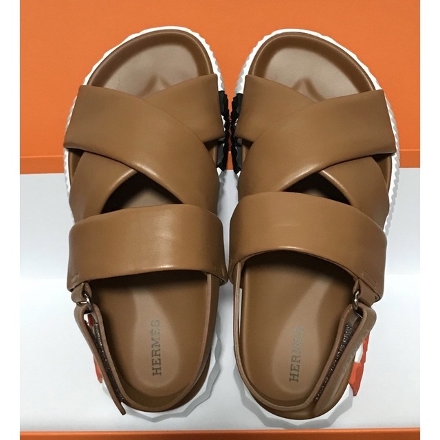 驚きの価格が実現! Hermes - ナチュラル ゴールド エルメス サンダル