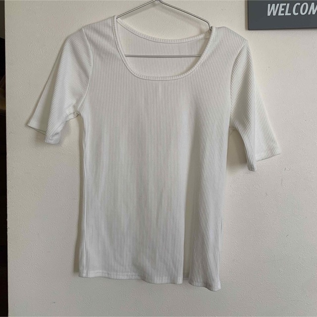 白リブカットソー  半袖カットソー　Mサイズ レディースのトップス(カットソー(半袖/袖なし))の商品写真