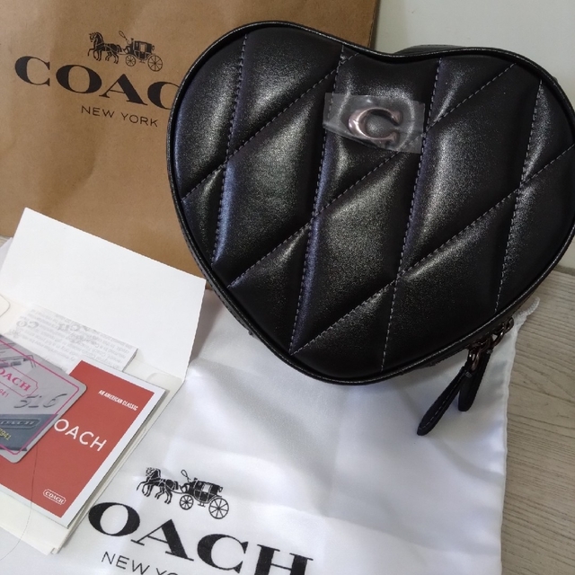 COACH(コーチ)の最新作新品コーチ ハート クロスボディ キルティング レディースのバッグ(ショルダーバッグ)の商品写真