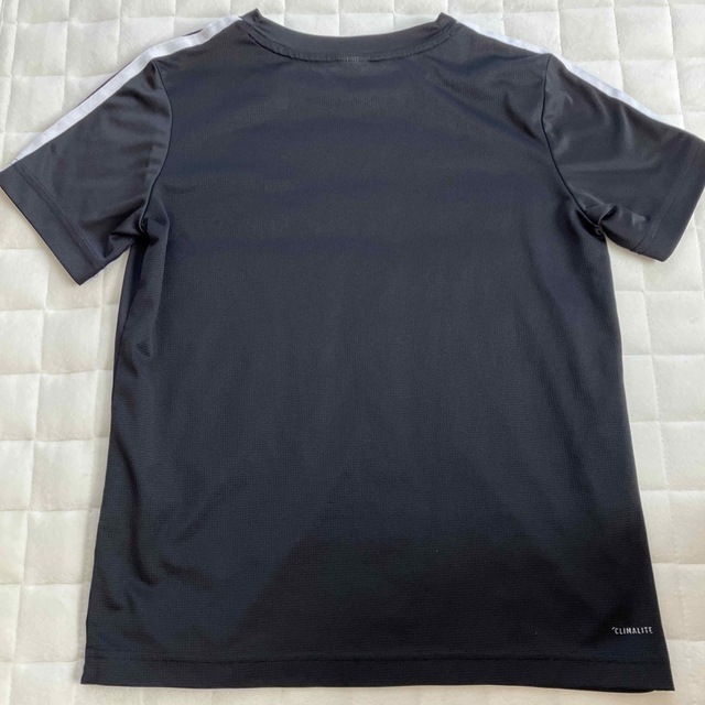 adidas(アディダス)のadidas 速乾Tシャツ　140サイズ キッズ/ベビー/マタニティのキッズ服男の子用(90cm~)(Tシャツ/カットソー)の商品写真