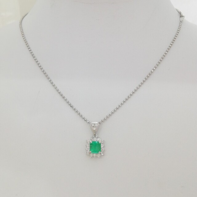 Pt900 & Pt850✨エメラルド&ダイヤ✨エメラルド素敵ネックレス✨の通販