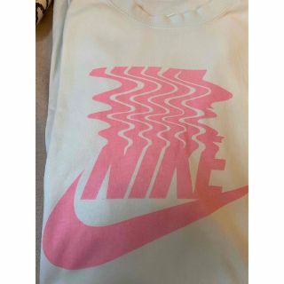 ナイキ(NIKE)のNIKE レディースTシャツ　パステルグリーン(Tシャツ(半袖/袖なし))