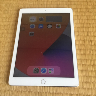 アイパッド(iPad)のiPad Air2 16GB シルバーWiFi+Cellular SIMﾌﾘｰ(タブレット)