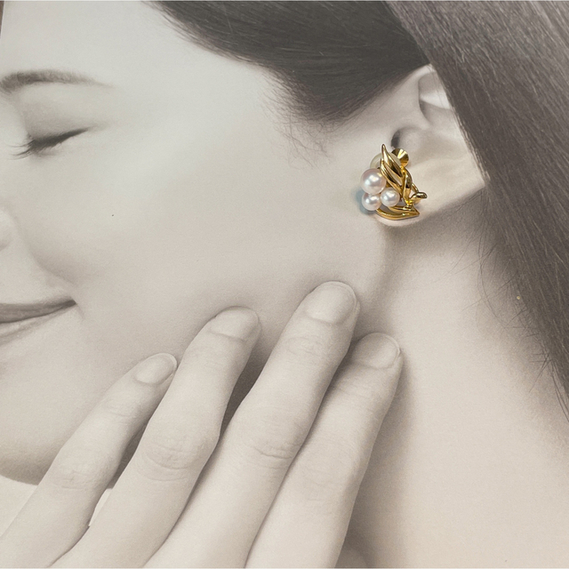 MIKIMOTO(ミキモト)のK18 MIKIMOTO/ミキモト のベビーパールが3つ着いたイヤリングです。 レディースのアクセサリー(イヤリング)の商品写真