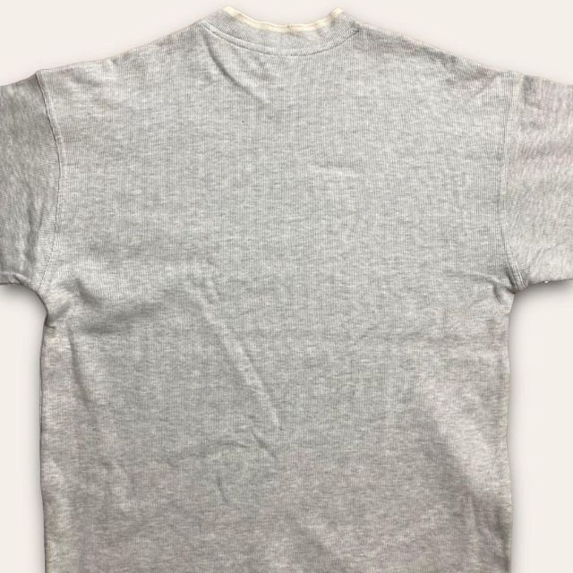 FRUIT OF THE LOOM(フルーツオブザルーム)のSXJ 古着 グレー フルーツオブザルーム　ロゴ　ワンポイント 長袖　Tシャツ メンズのトップス(Tシャツ/カットソー(七分/長袖))の商品写真