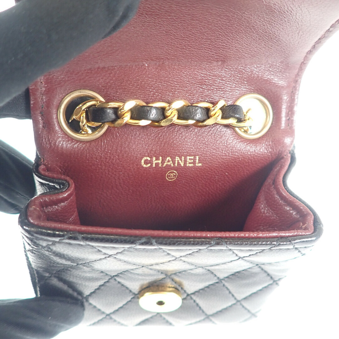 【中古】【ABランク】CHANEL シャネル チャーム付きチェーンベルト マトラッセ ラムスキン ブラック ゴールド金具 【ISEYA】 レディースのファッション小物(ベルト)の商品写真