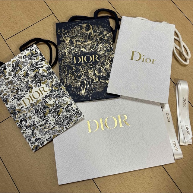 Christian Dior(クリスチャンディオール)の【週末限定値下げ】DIOR クリスマス限定ショッパー【他4点セット】 レディースのバッグ(ショップ袋)の商品写真