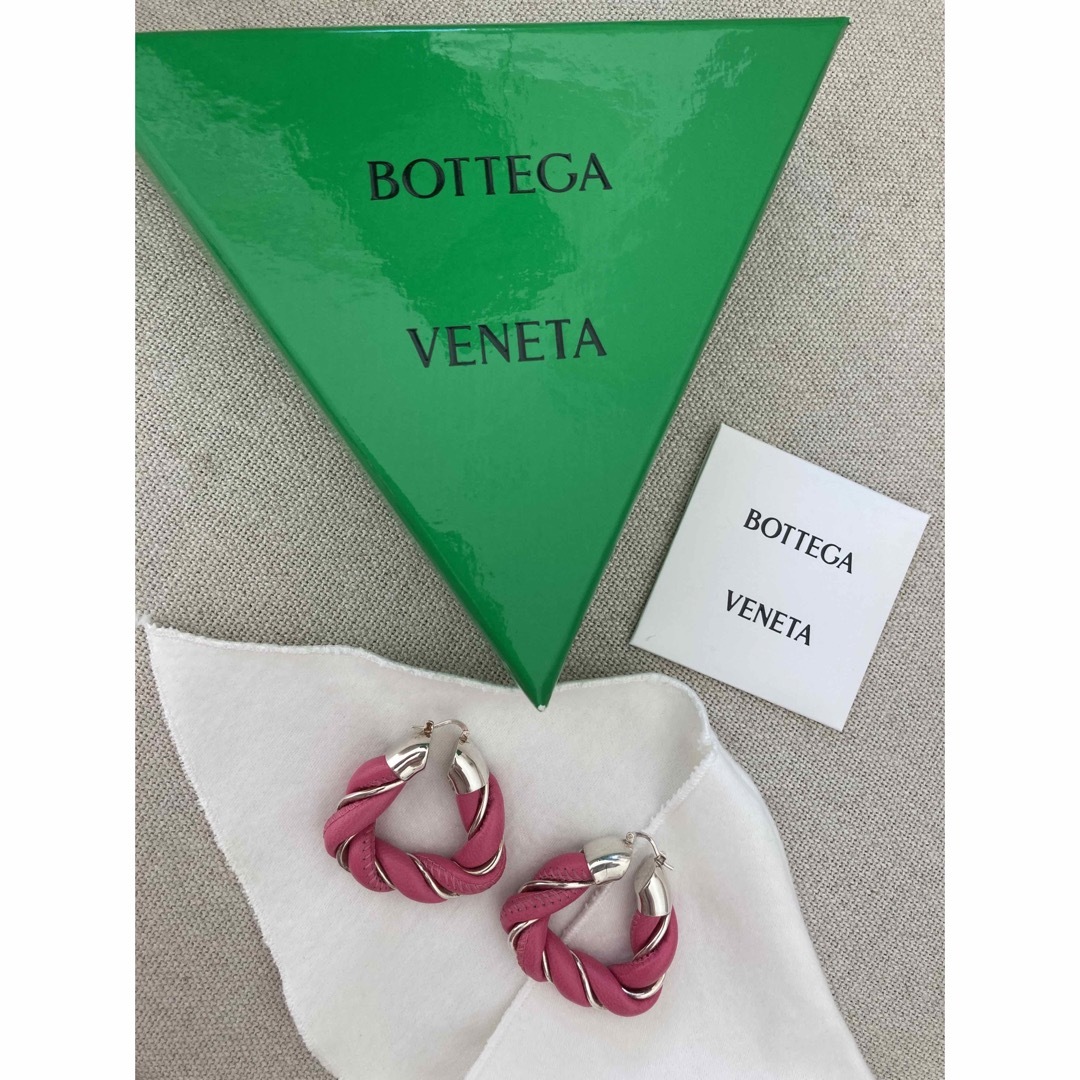 Bottega Veneta(ボッテガヴェネタ)のボッテガヴェネタ　ツイスト ピアス ピンク レディースのアクセサリー(ピアス)の商品写真