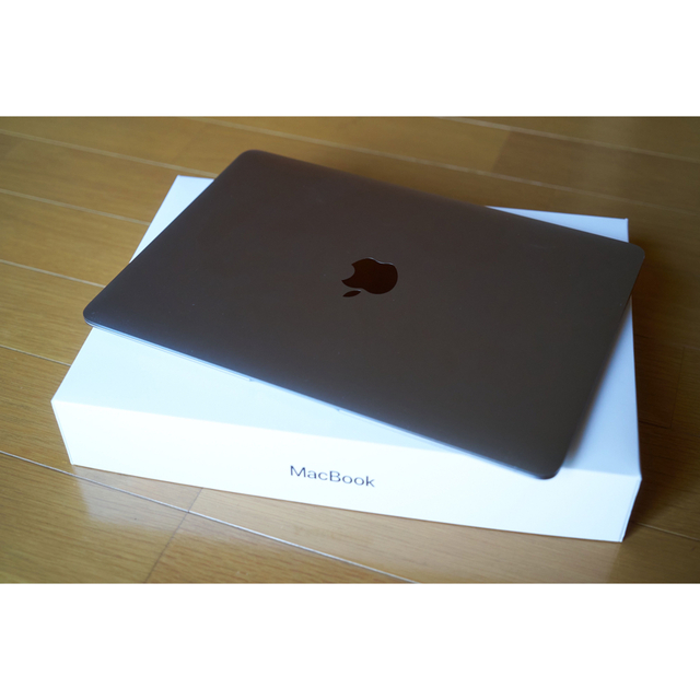 Apple(アップル)のMacBook 12 2017 8gb 256gb スペースグレー スマホ/家電/カメラのPC/タブレット(ノートPC)の商品写真