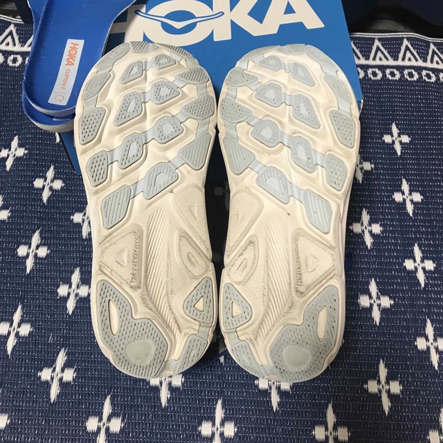 HOKA ONE ONE(ホカオネオネ)のHoka oneone  Clifton 9  美品 スポーツ/アウトドアのランニング(シューズ)の商品写真