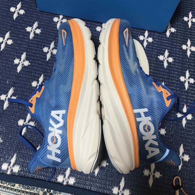 HOKA ONE ONE(ホカオネオネ)のHoka oneone  Clifton 9  美品 スポーツ/アウトドアのランニング(シューズ)の商品写真